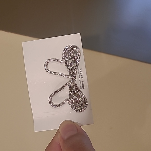 Glamourous Heart Earrings ✨️❤️ - Picture 4 of 10